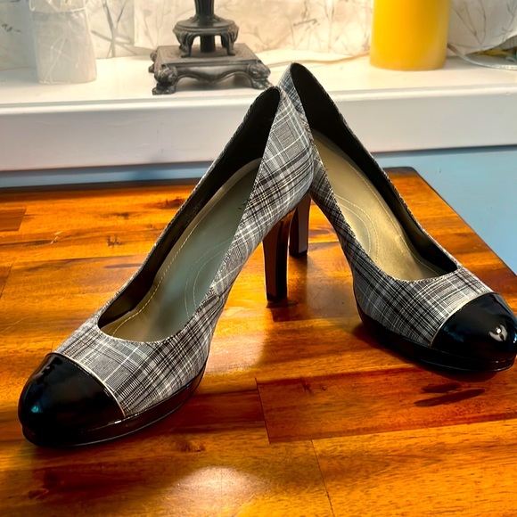 Tahari Shoes - Black & White Plaid with Patent Leather heels, Size 10
